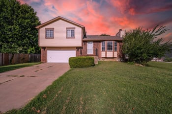 2425 N Beacon Hill, Wichita, KS 67220