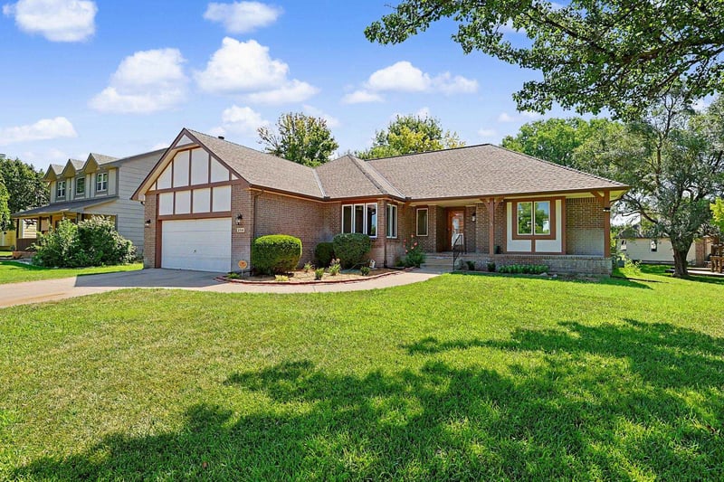 254 Lakeside Dr, Andover, KS 67002