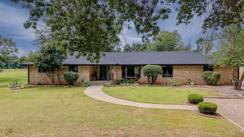 2017 Chestnut Ave, Arkansas City, KS 67005