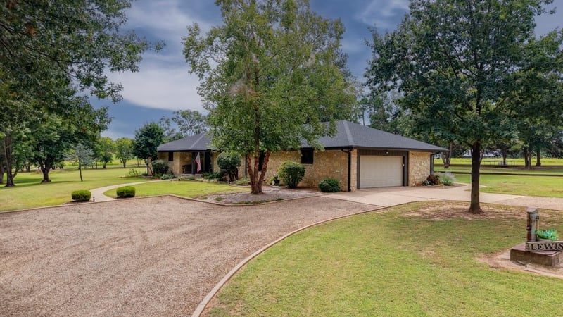 2017 Chestnut Ave, Arkansas City, KS 67005
