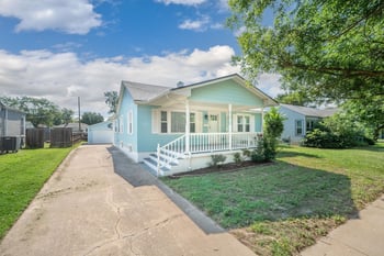 2260 S Victoria St, Wichita, KS 67211