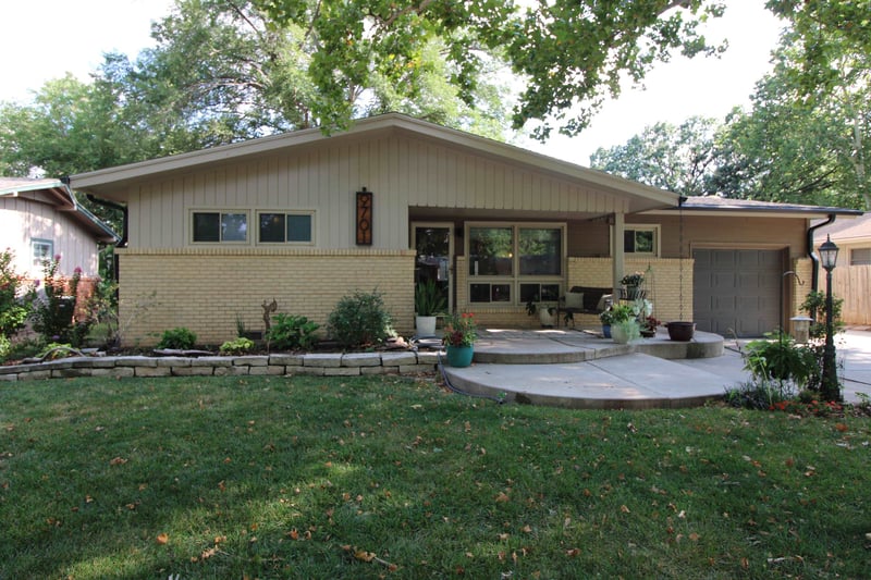 9701 Kenny Ln, Wichita, KS 67212