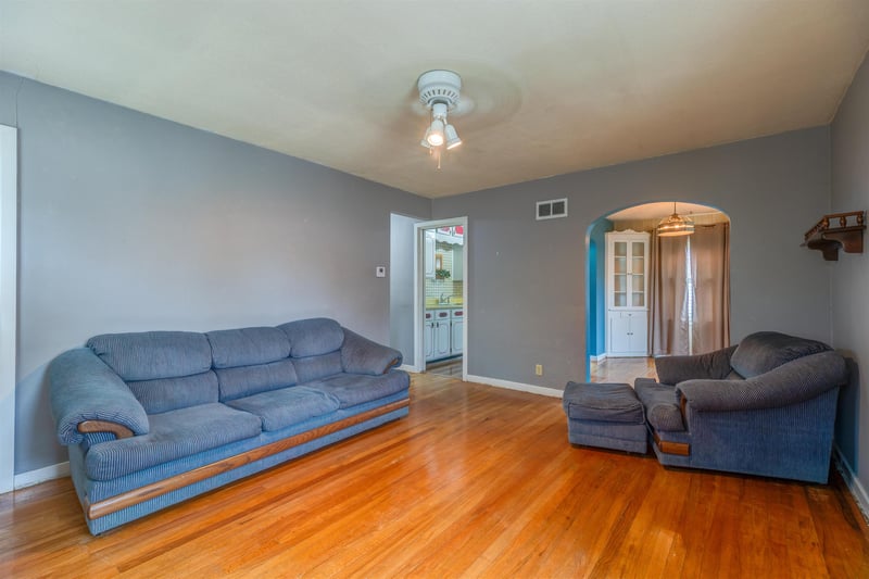 131 12th St, Salina, KS 67401