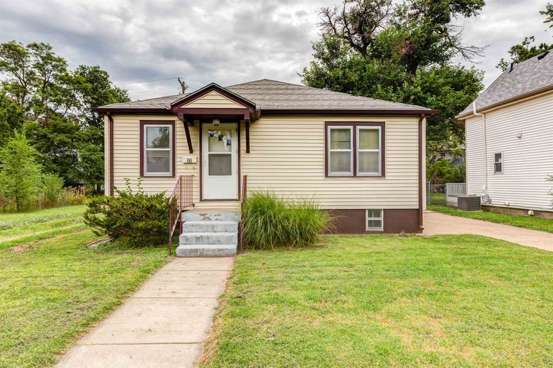 131 12th St, Salina, KS 67401