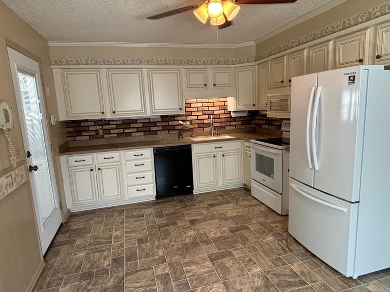 528 7th , Haysville, KS 67060