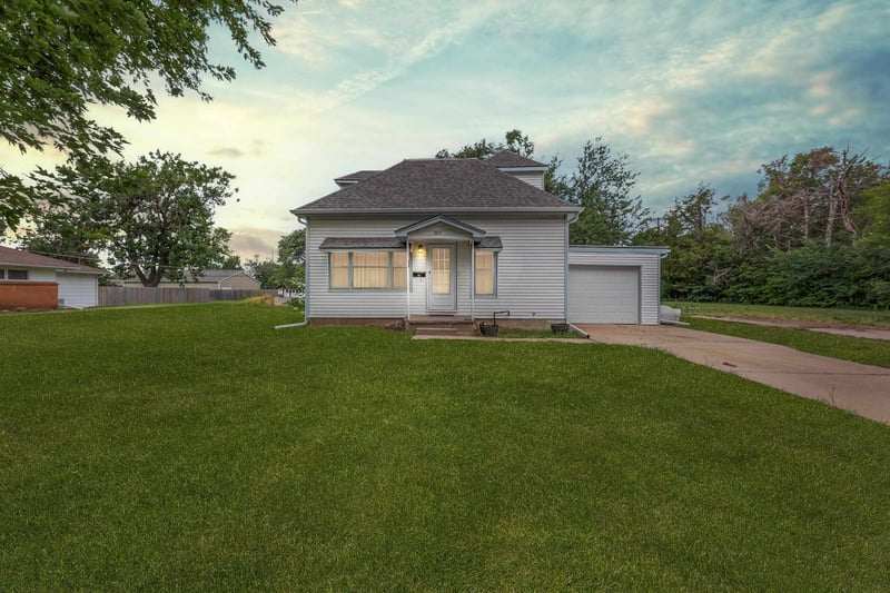 505 Sweezy , Halstead, KS 67056