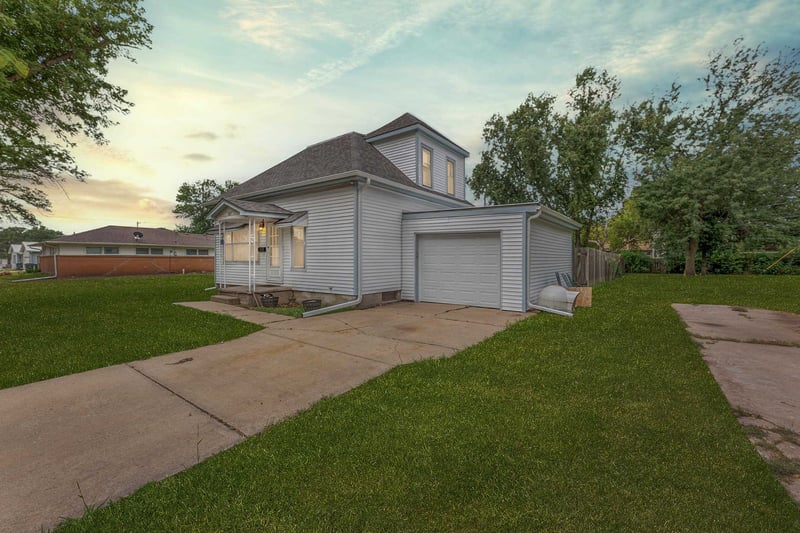 505 Sweezy , Halstead, KS 67056