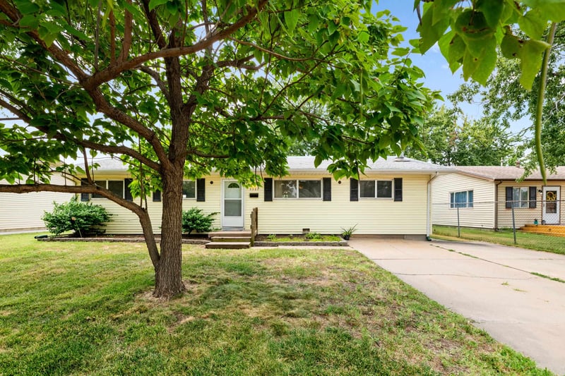 3327 All Hallows Ave, Wichita, KS 67217