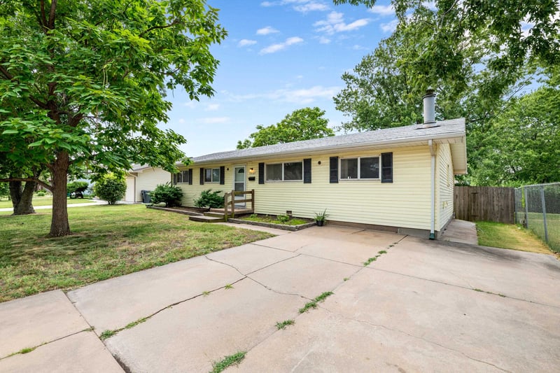 3327 All Hallows Ave, Wichita, KS 67217
