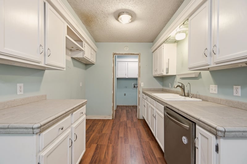 725 W Lockwood St, Wichita, KS 67217