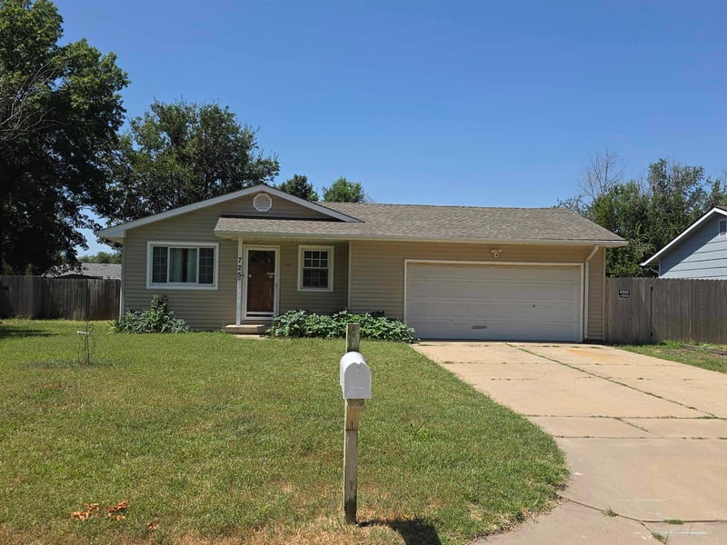 725 Lockwood St, Wichita, KS 67217