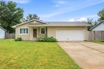 725 W Lockwood St, Wichita, KS 67217