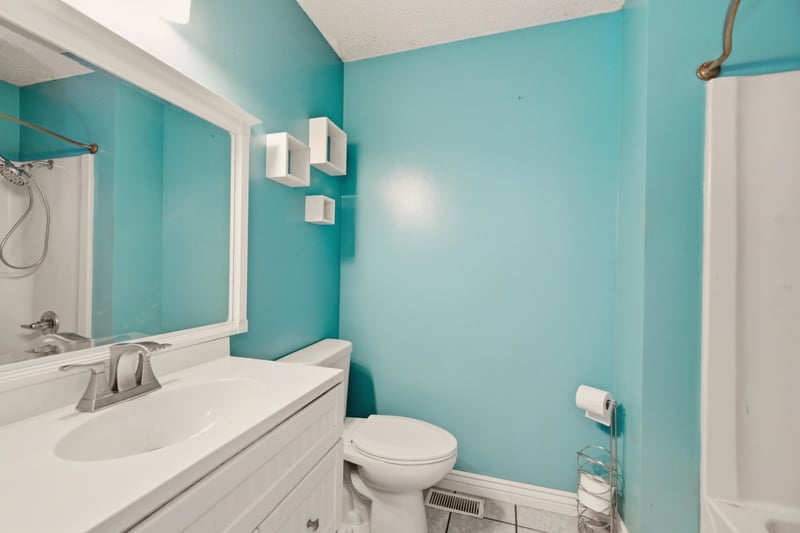 725 W Lockwood St, Wichita, KS 67217