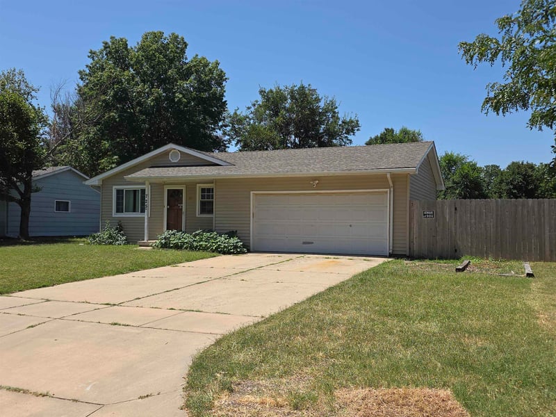 725 Lockwood St, Wichita, KS 67217