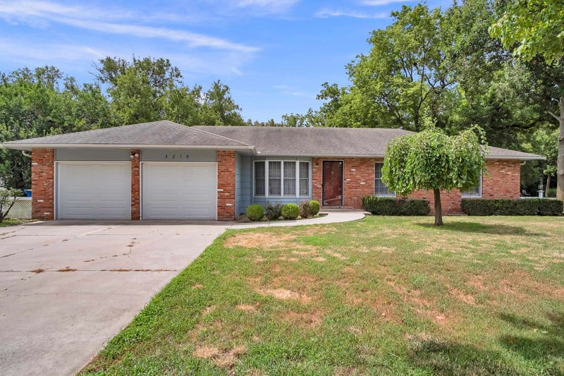 3219 Northwood Ct, Newton, KS 67114