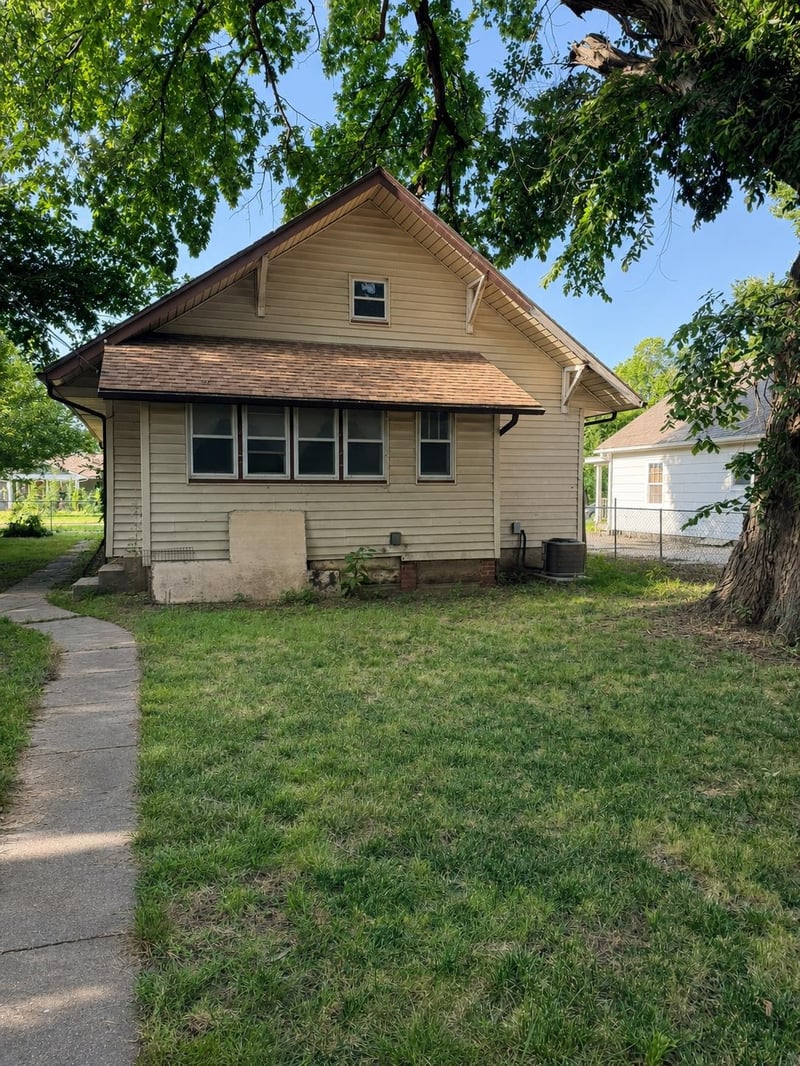 406 3rd St, Newton, KS 67114