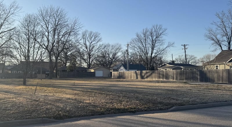 923 Lincoln St, Belle Plaine, KS 67013