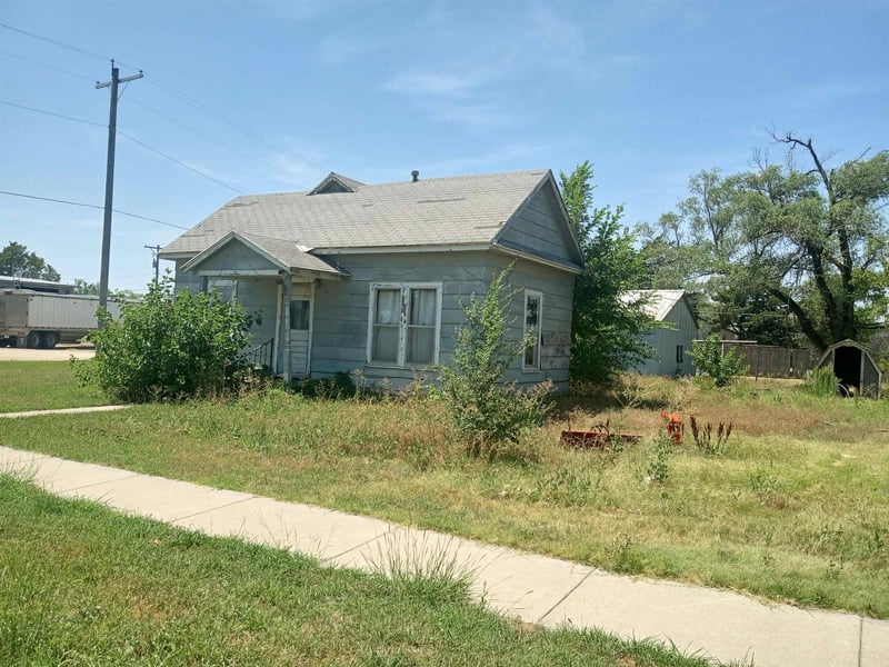 303 Colorado Ave, Burrton, KS 67020