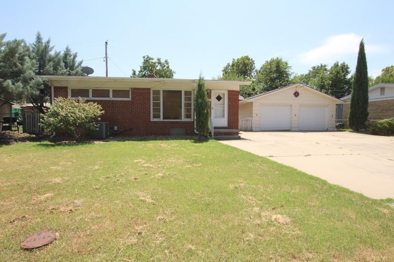 1113 27th , Wichita, KS 67204