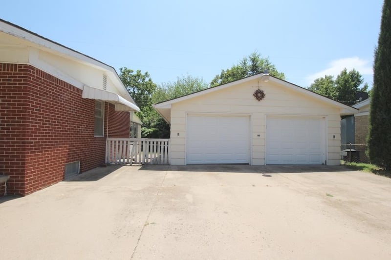1113 27th , Wichita, KS 67204