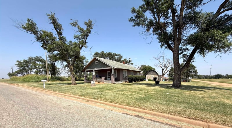 1003 N Springfield Ave, Anthony, KS 67003