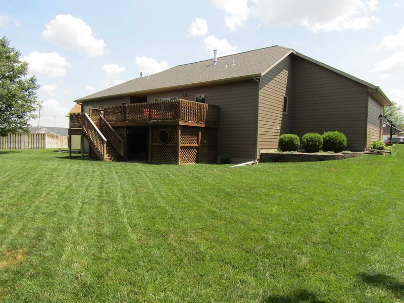 941 Twin Oaks Dr, Salina, KS 67401
