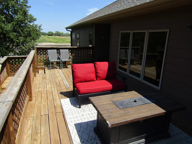 941 Twin Oaks Dr, Salina, KS 67401