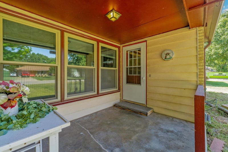 816 Lincoln , Belle Plaine, KS 67013