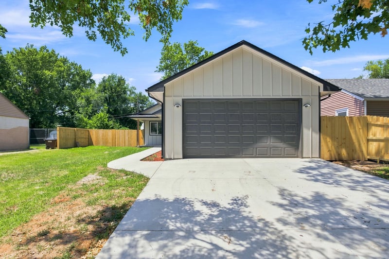 1427 Broadview St, Wichita, KS 67208