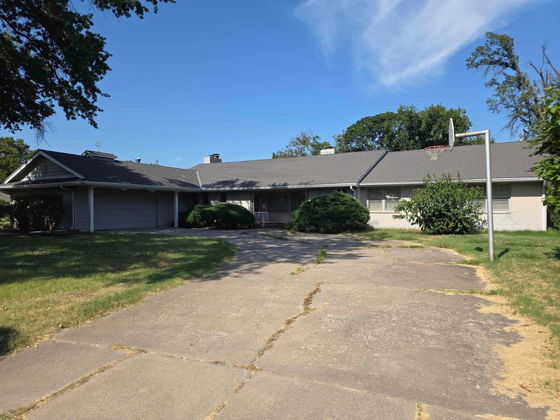 1348 Estate Ct, Wichita, KS 67208