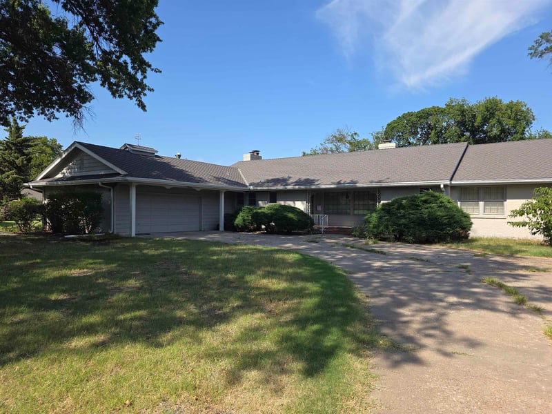 1348 Estate Ct, Wichita, KS 67208