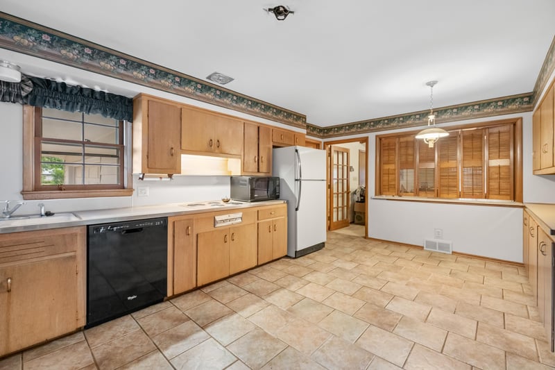 1348 N Estate Ct, Wichita, KS 67208