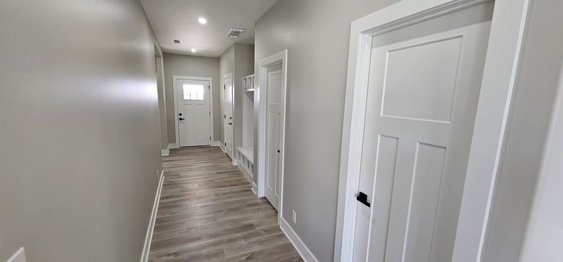 1600 E Appleton St, Valley Center, KS 67147
