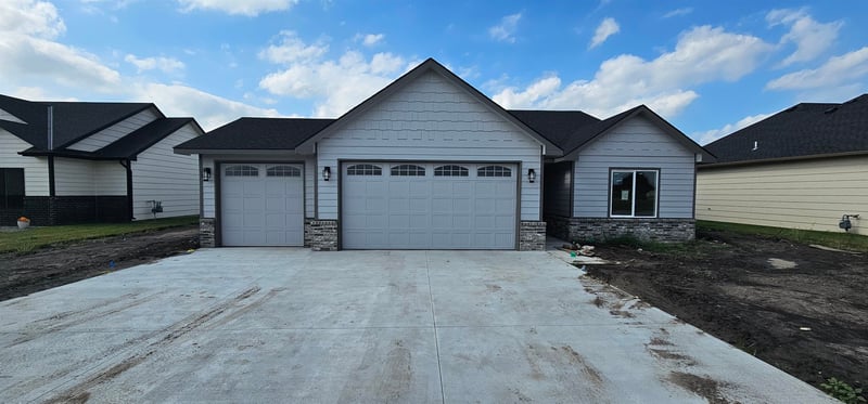 1600 Appleton St, Valley Center, KS 67147