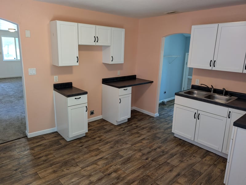 502 10th , Newton, KS 67114