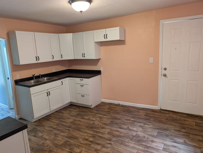 502 10th , Newton, KS 67114