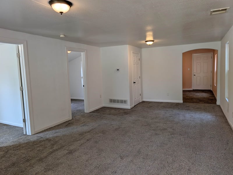502 10th , Newton, KS 67114