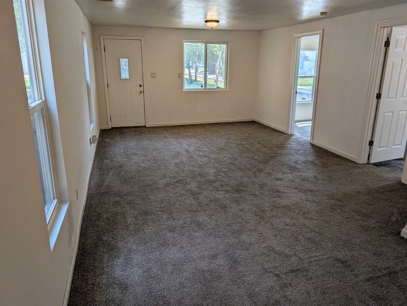 502 10th , Newton, KS 67114