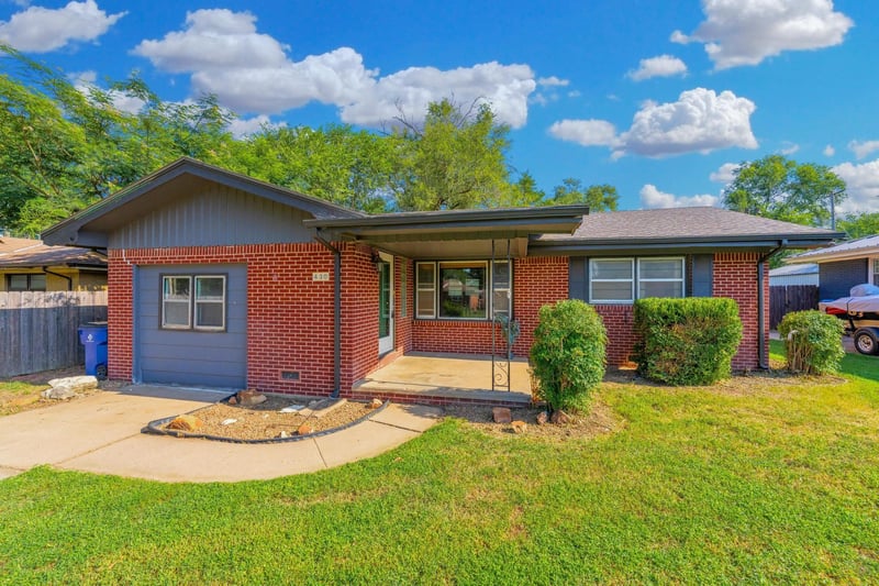 430 8th , Belle Plaine, KS 67013
