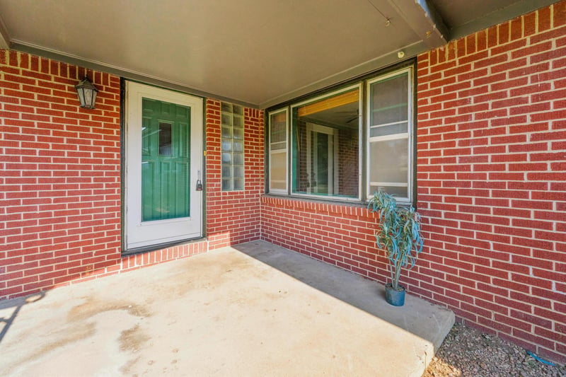 430 8th , Belle Plaine, KS 67013