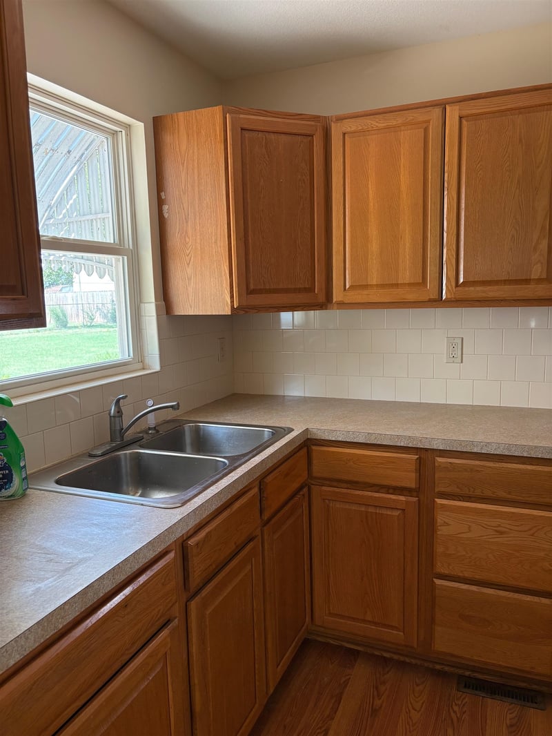 422 Clayton Ave, Wichita, KS 67203