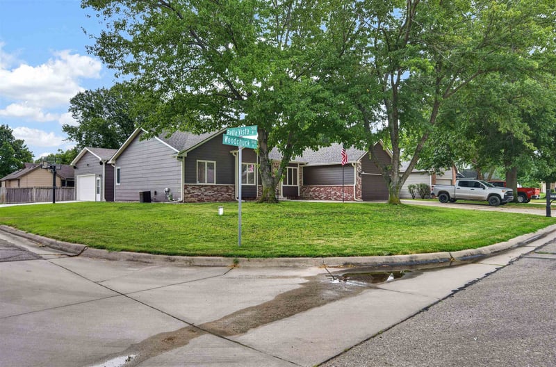 1874 Woodchuck St, Wichita, KS 67212