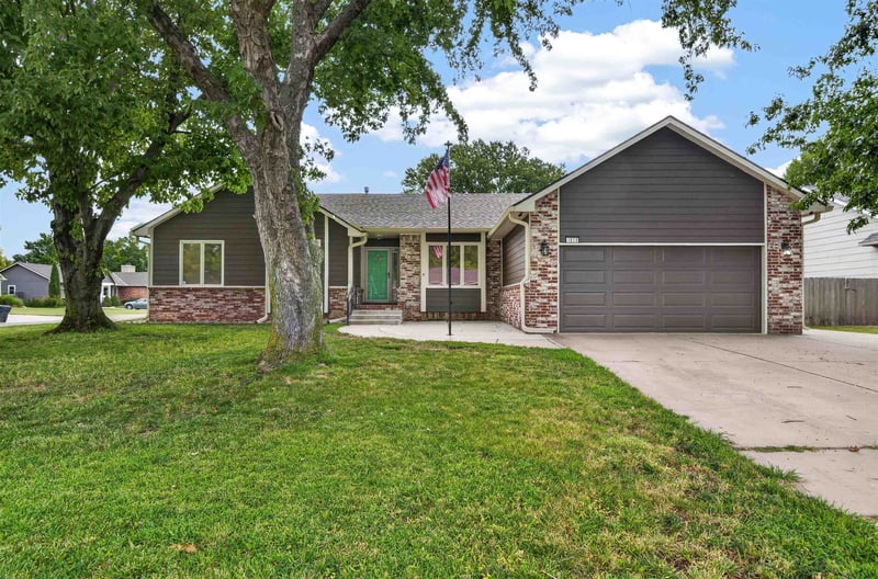 1874 Woodchuck St, Wichita, KS 67212