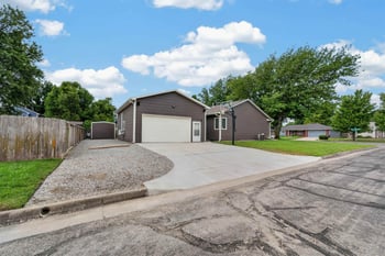 1874 Woodchuck St, Wichita, KS 67212
