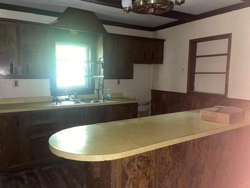 621 4th St, Wellington, KS 67152-2716