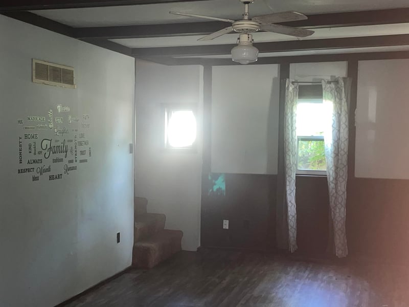 621 4th St, Wellington, KS 67152-2716