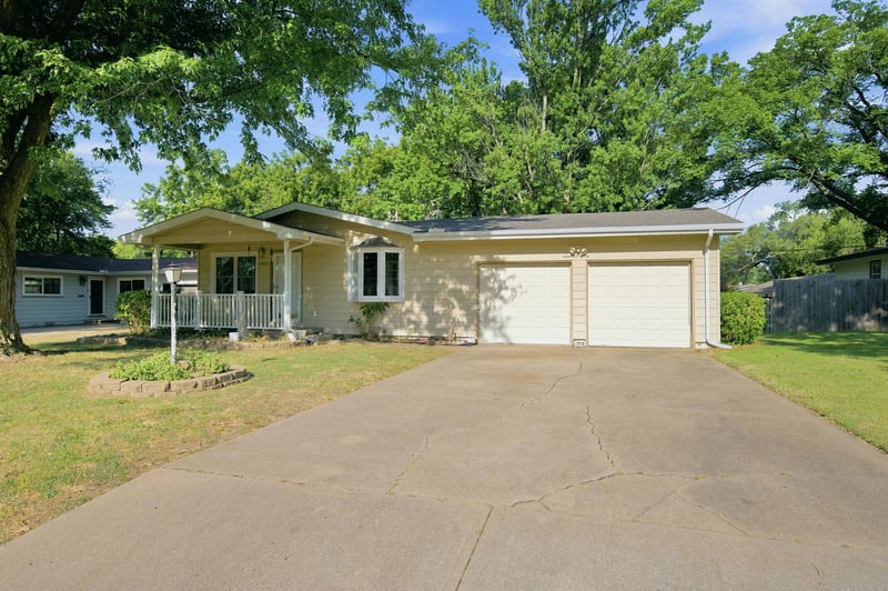 1661 Montana Ave, El Dorado, KS 67042