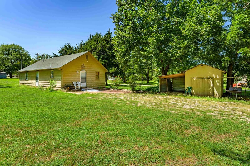 204 East St, Fall River, KS 67047