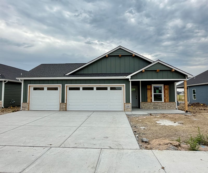 325 Woodstone St, Derby, KS 67037-7821