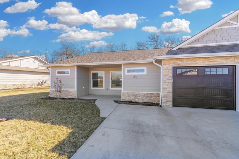 320 N Warren Ave Unit 602, Rose Hill, KS 67133
